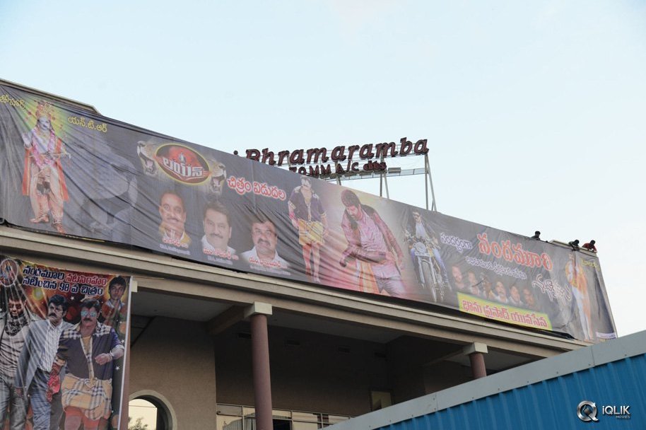 Balakrishna-at-Bramaramba-Theatre-To-Watch-Lion